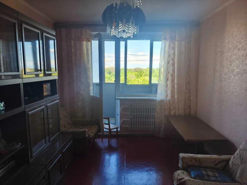 Квартира, 3-кімн., Харьков, Рогань жилмассив, Луи Пастера