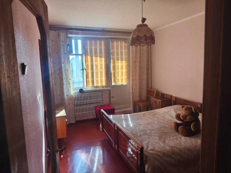 Квартира, 3-кімн., Харьков, Рогань жилмассив, Луи Пастера