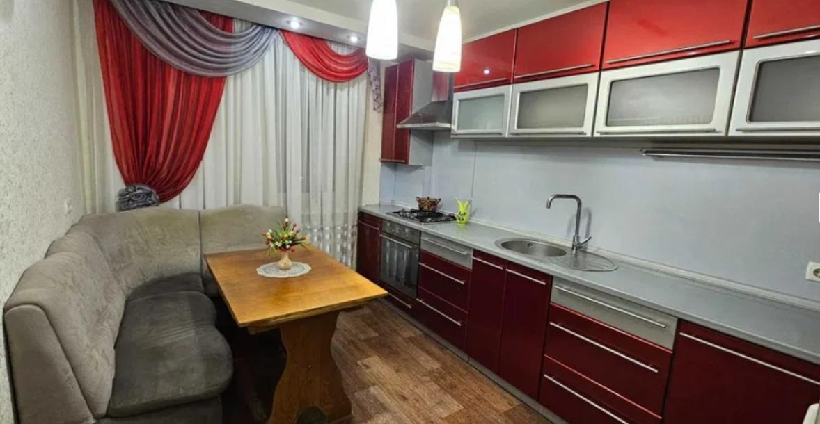 Квартира, 3-кімн., Харьков, Павловка, Залесская