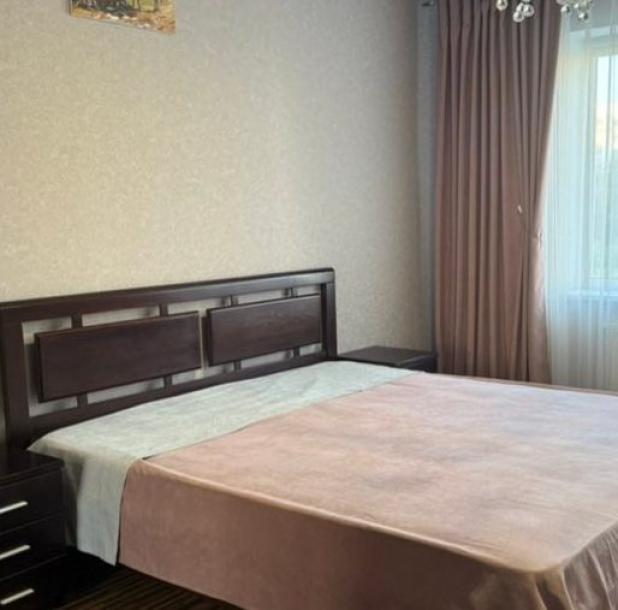 Квартира, 3-кімн., Харьков, Песочин, Набережный взд