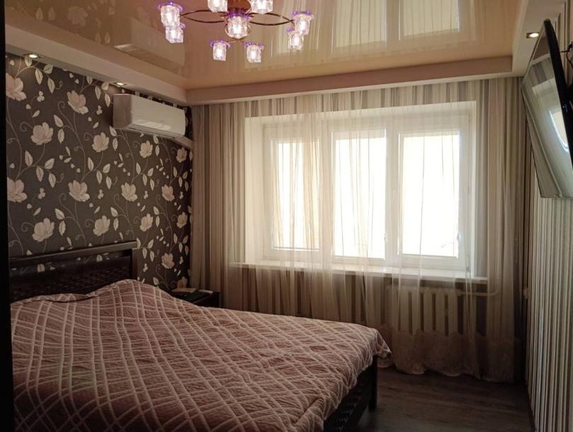 Квартира, 3-кімн., Харьков, Пятихатки, Академика Курчатова проспект