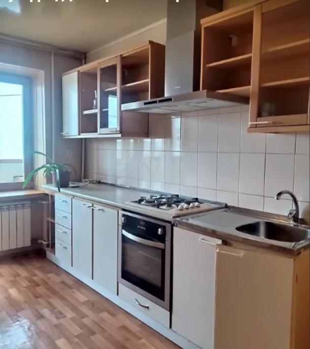 Квартира, 3-кімн., Харьков, Павлово Поле, 23 Августа