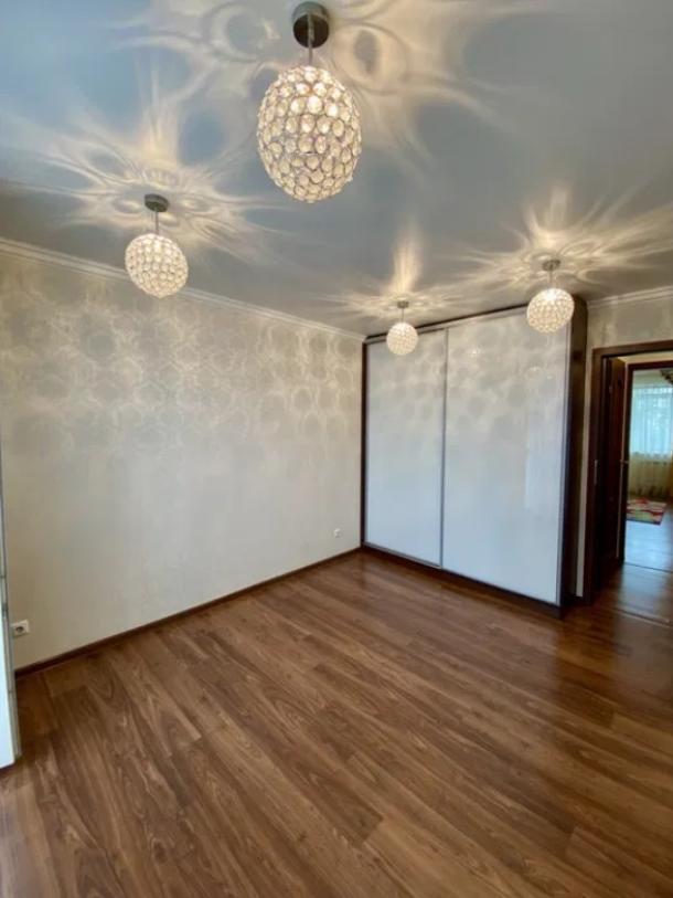 Квартира, 3-кімн., Харьков, 606м/р, Тракторостроителей просп.