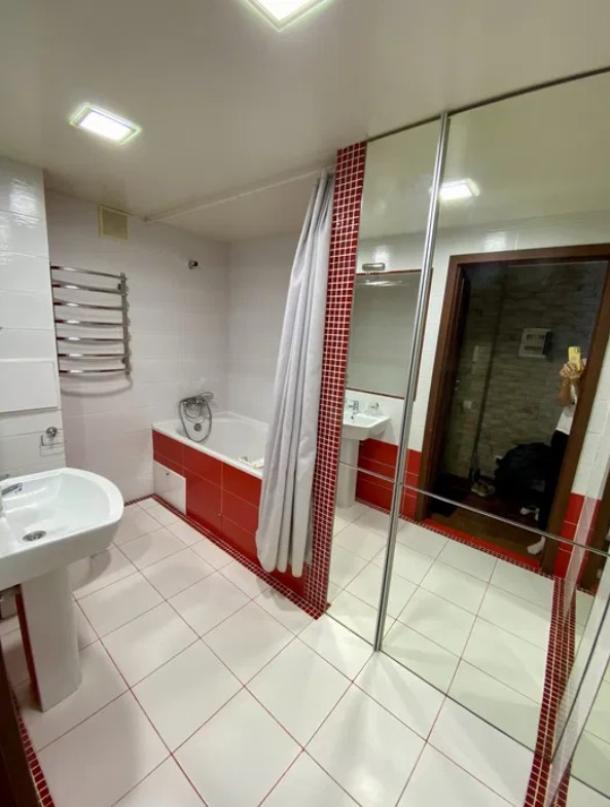 Квартира, 3-кімн., Харьков, 606м/р, Тракторостроителей просп.