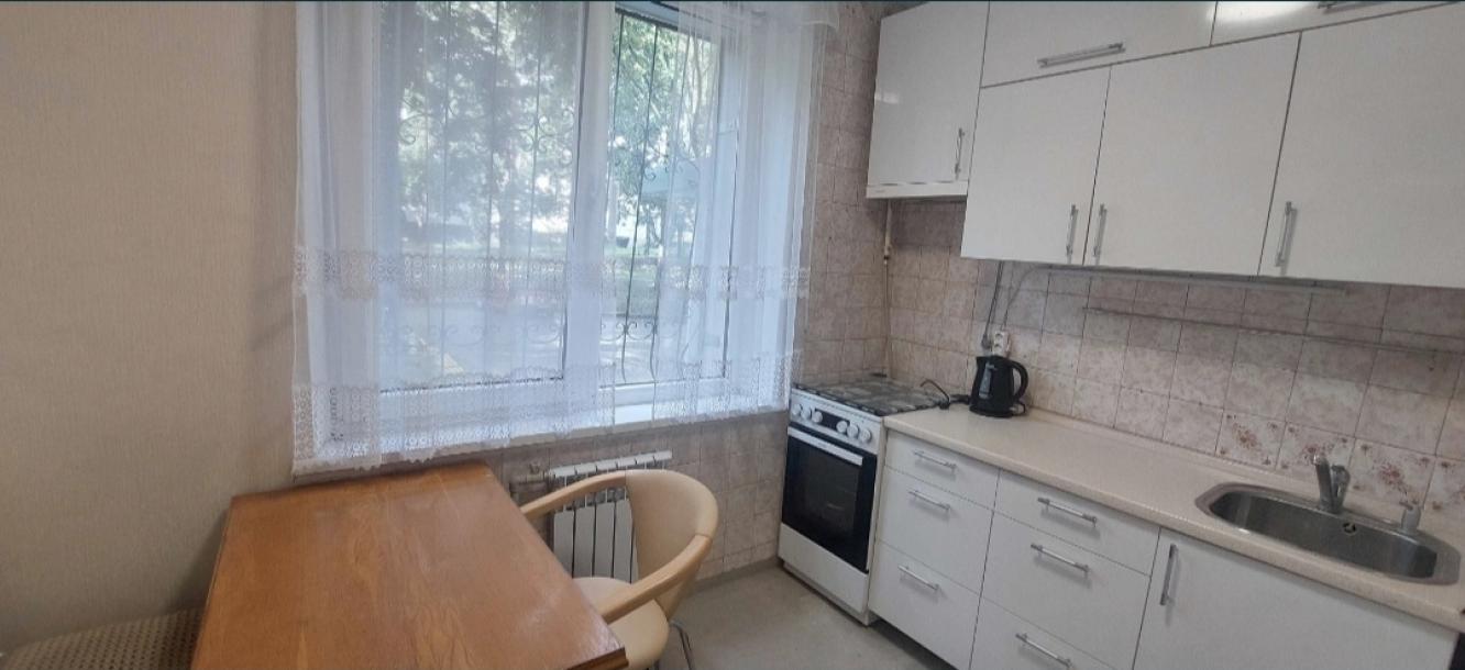 Квартира, 3-кімн., Харьков, 533м/р, Непокоренных (Героев Труда)