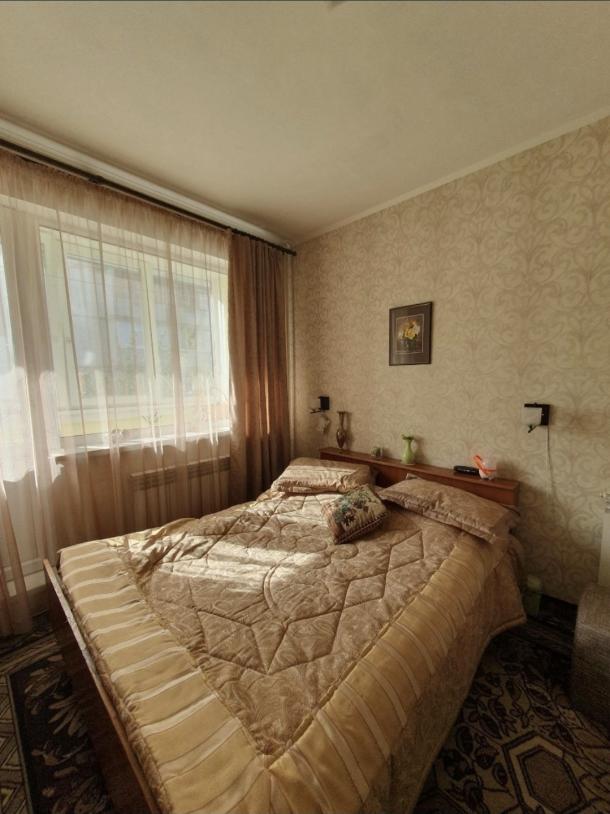 Квартира, 4-кімн., Харьков, 522м/р, Непокоренных (Героев Труда)