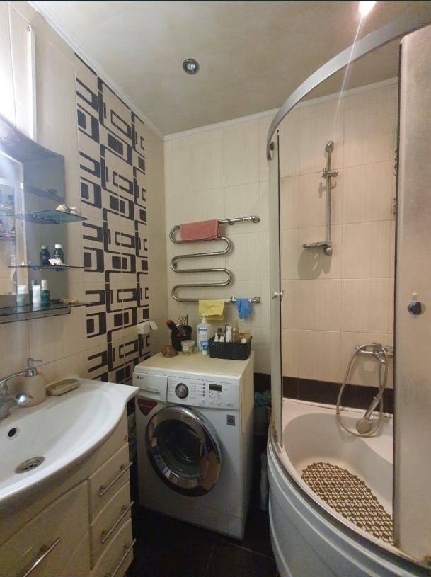 Квартира, 4-кімн., Харьков, 522м/р, Непокоренных (Героев Труда)