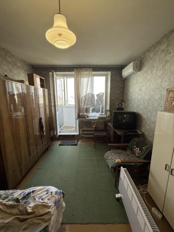 Квартира, 3-кімн., Харьков, 606м/р, Непокоренных (Героев Труда)