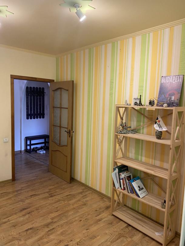 Квартира, 3-кімн., Харьков, 608м/р, Непокоренных (Героев Труда)