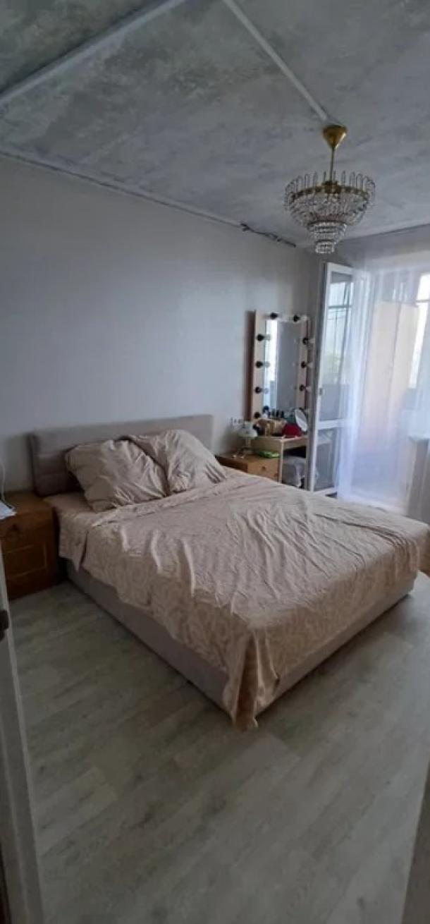 Квартира, 3-кімн., Харьков, 605м/р, Тракторостроителей просп.
