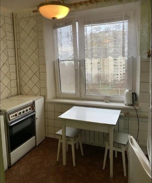 Квартира, 3-кімн., Харьков, 606м/р, Непокоренных (Героев Труда)