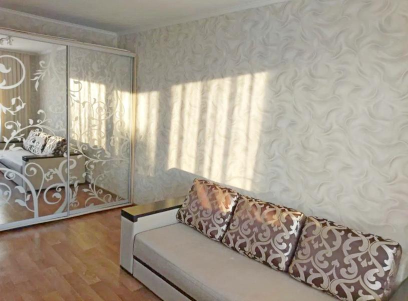 Квартира, 2-кімн., Чугуев, Чугуевский район, Леонова