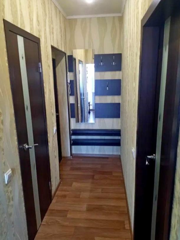 Квартира, 2-кімн., Чугуев, Чугуевский район, Леонова