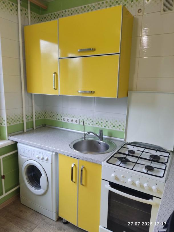 Квартира, 3-кімн., Харьков, 522м/р, Академика Павлова