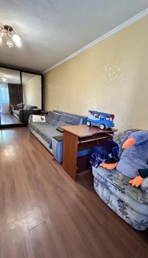 Квартира, 2-кімн., Харьков, 533м/р, Непокоренных (Героев Труда)