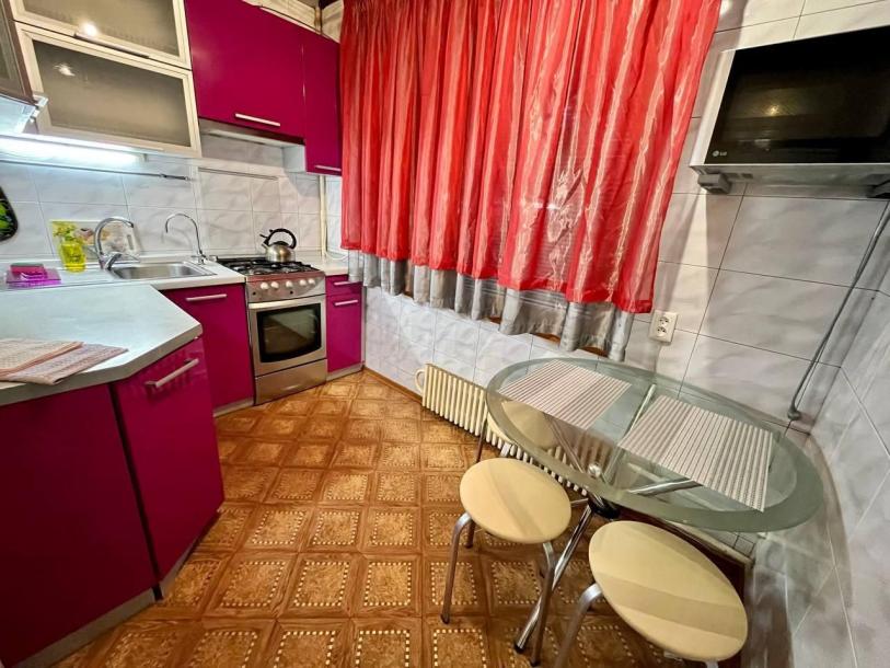 Квартира, 3-кімн., Харьков, 520м/р, Академика Павлова