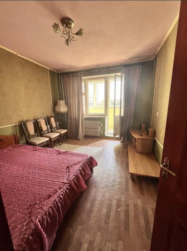 Квартира, 3-кімн., Харьков, Песочин, Квартальная