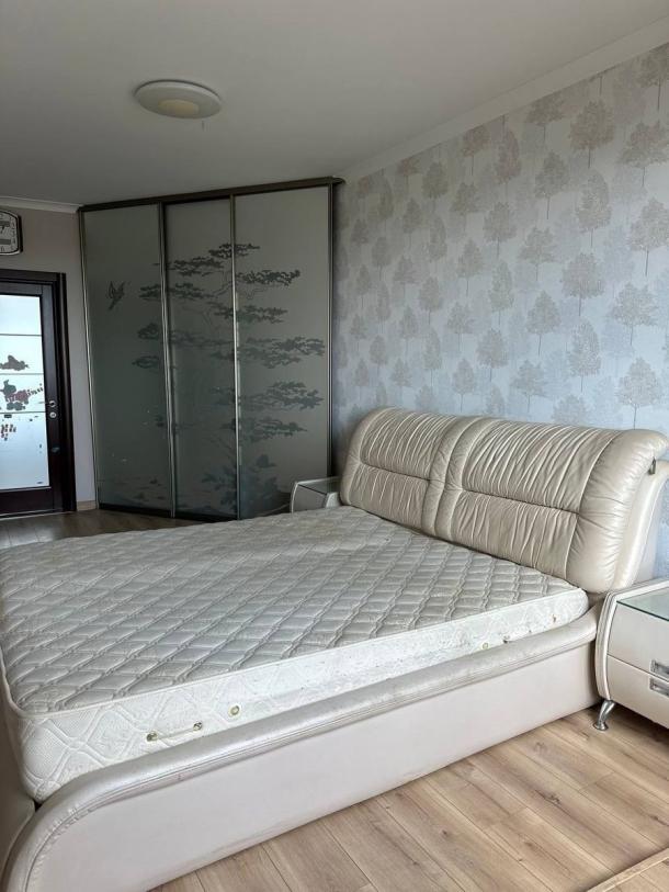 Квартира, 4-кімн., Харьков, 606Ам/р, Валентиновская