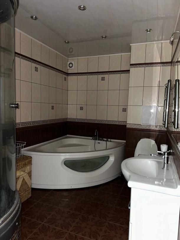 Квартира, 4-кімн., Харьков, 606Ам/р, Валентиновская