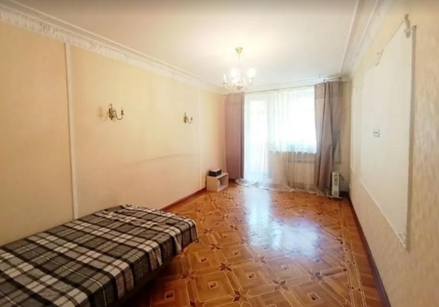 Квартира, 3-кімн., Харьков, Алексеевка, Ахсарова