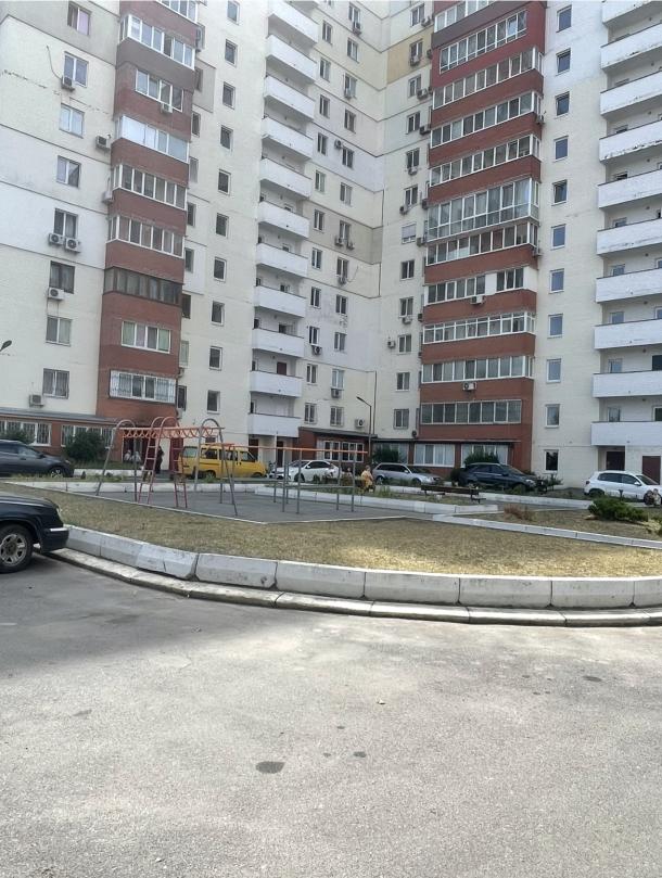 Гостинка, Харьков, 604м/р, Тракторостроителей просп.