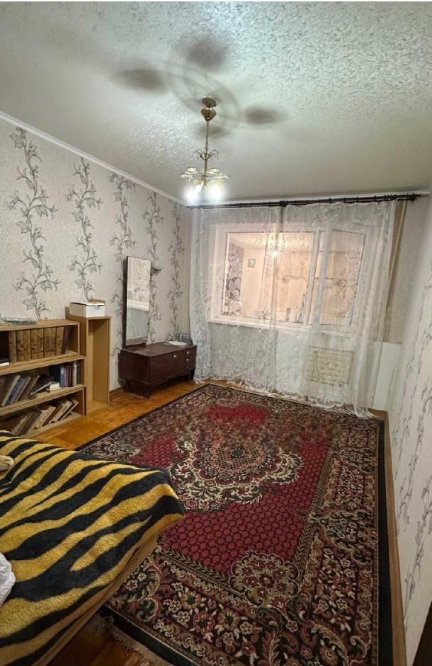 Квартира, 2-кімн., Харьков, 604м/р, Тракторостроителей просп.