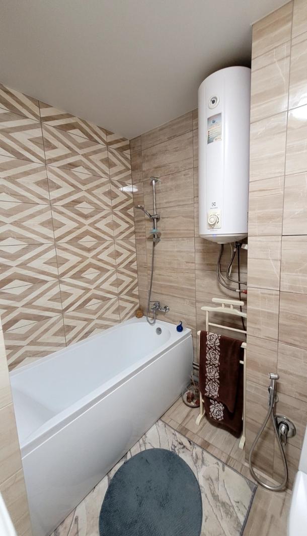 Квартира, 3-кімн., Харьков, 522м/р, Непокоренных (Героев Труда)