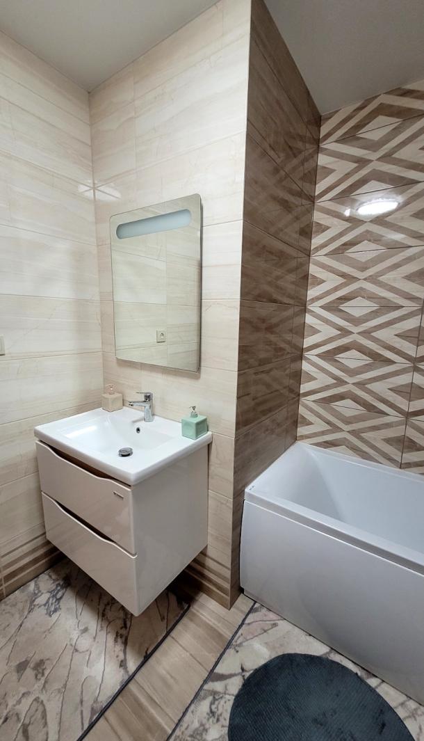 Квартира, 3-кімн., Харьков, 522м/р, Непокоренных (Героев Труда)