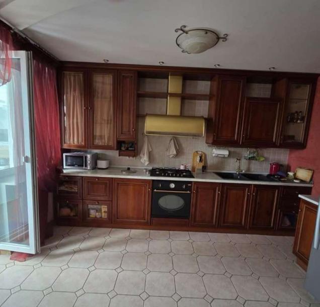 Квартира, 3-кімн., Харьков, Павлово Поле, 23 Августа