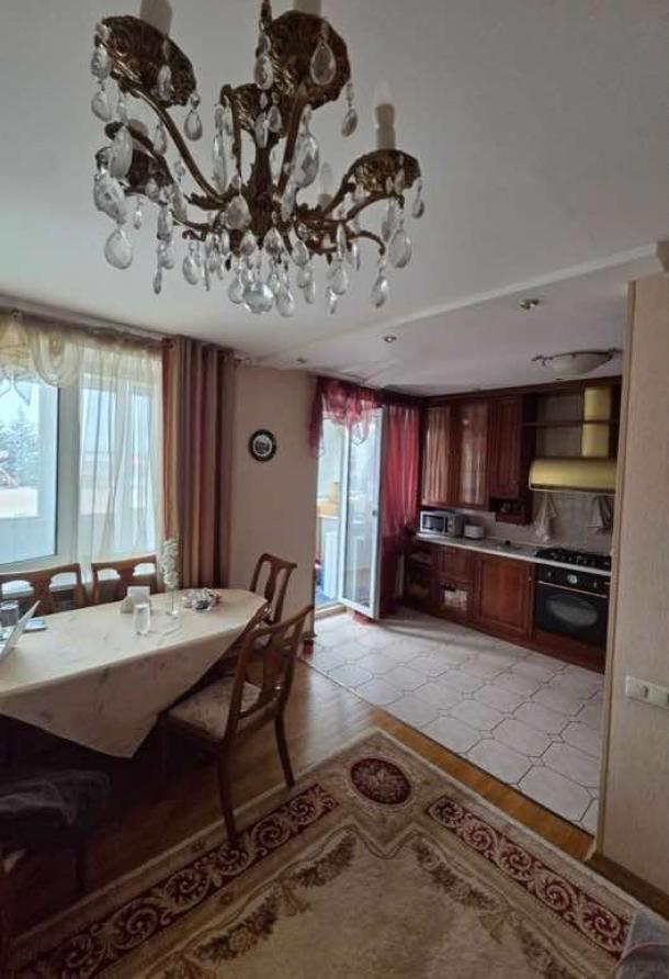 Квартира, 3-кімн., Харьков, Павлово Поле, 23 Августа