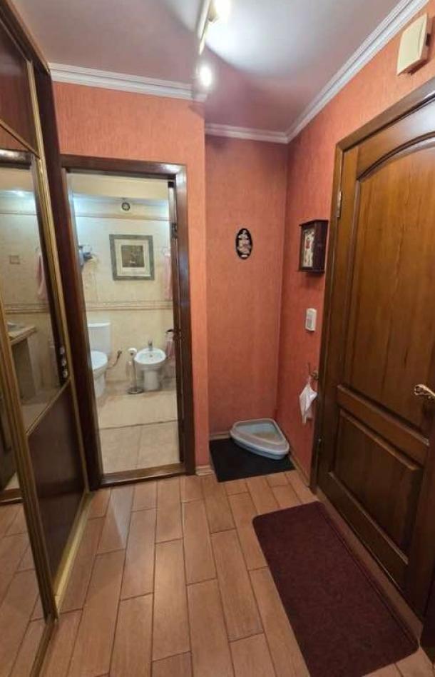 Квартира, 3-кімн., Харьков, Павлово Поле, 23 Августа