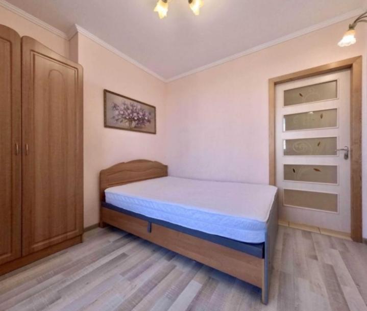 Квартира, 1-кімн., Харьков, Рогань жилмассив, Роганская