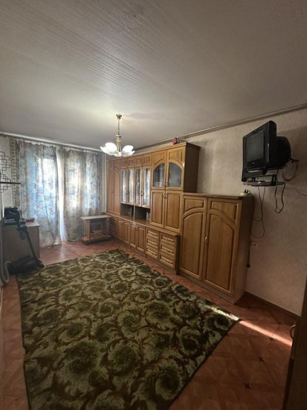 Квартира, 3-кімн., Харьков, 522м/р, Непокоренных (Героев Труда)
