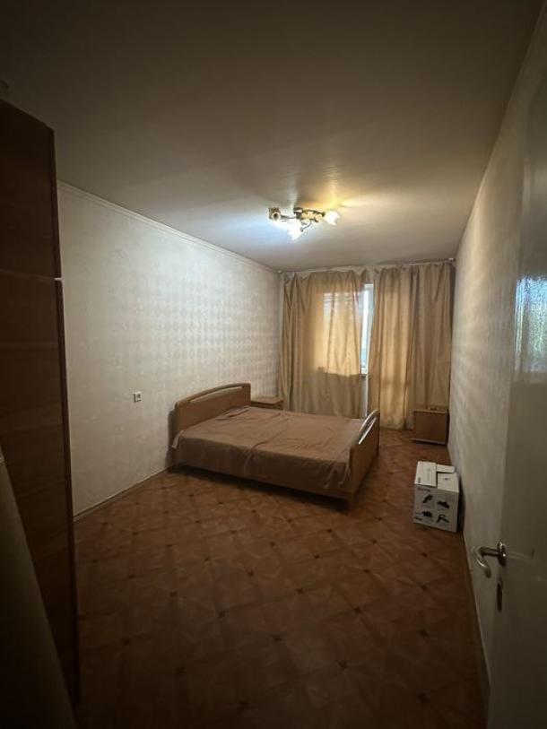 Квартира, 3-кімн., Харьков, 522м/р, Непокоренных (Героев Труда)