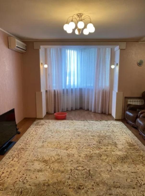 Квартира, 3-кімн., Харьков, Холодная Гора