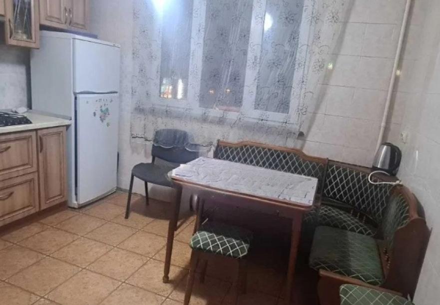 Квартира, 2-кімн., Харьков, 522м/р, Непокоренных (Героев Труда)