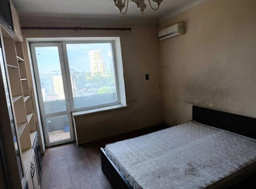 Квартира, 3-кімн., Харьков, Защитников Украины метро, Защитников Украины пл. (Восстания пл.)
