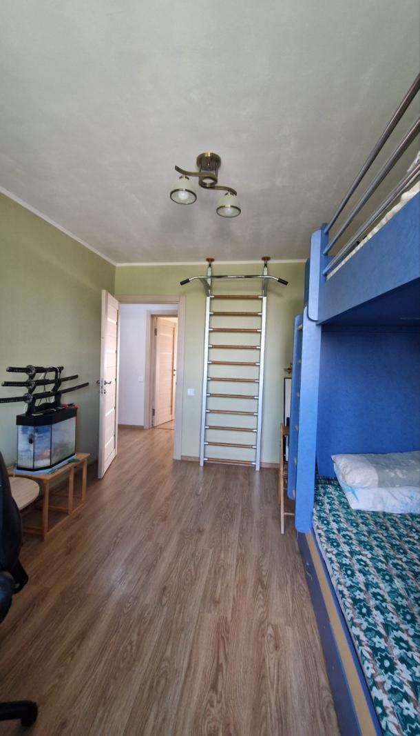 Квартира, 3-кімн., Харьков, 524м/р, Непокоренных (Героев Труда)