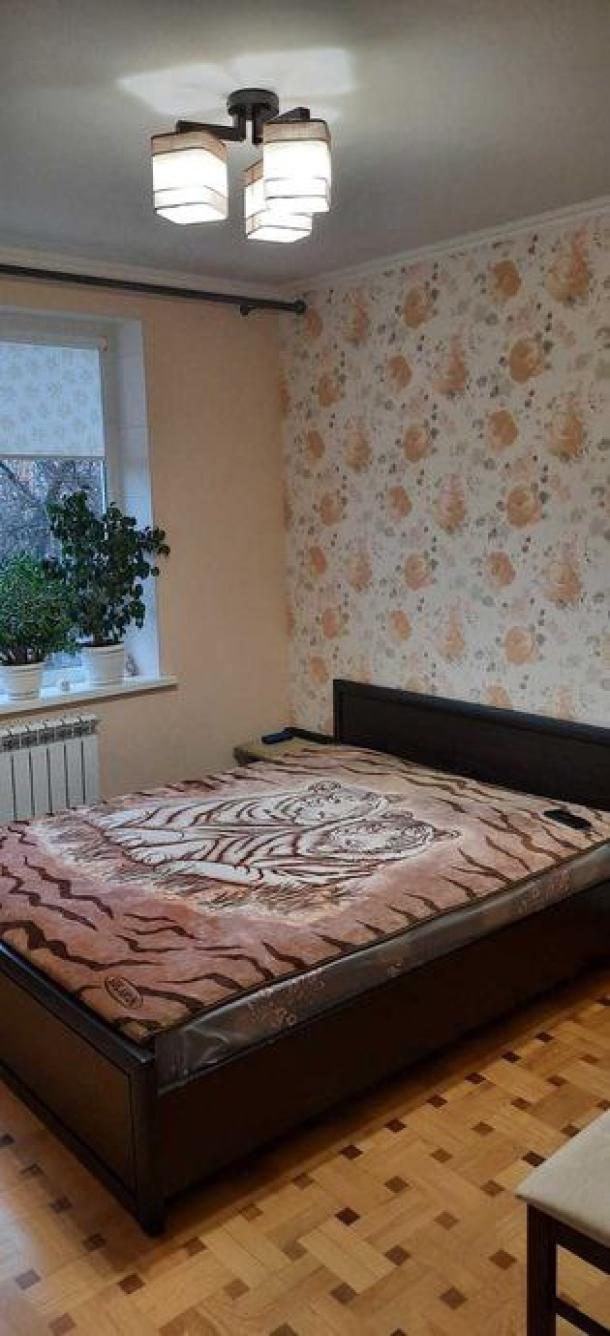 Квартира, 2-кімн., Харьков, 605м/р, Тракторостроителей просп.