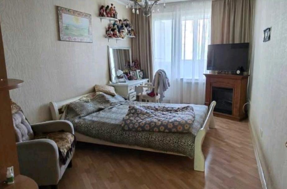 Квартира, 3-кімн., Харьков, 524м/р, Гвардейцев Широнинцев