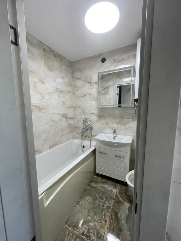 Квартира, 2-кімн., Харьков, 608м/р, Непокоренных (Героев Труда)