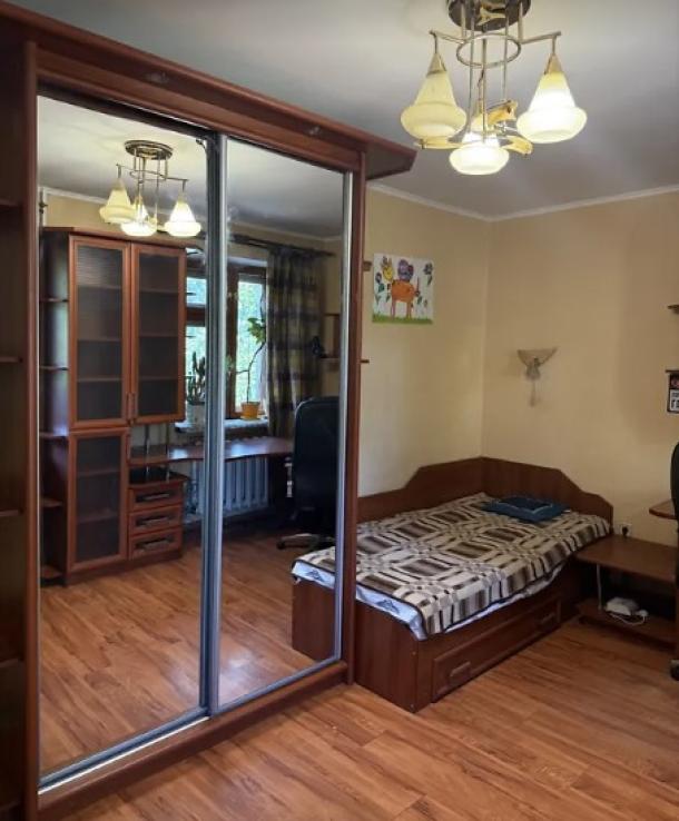 Квартира, 3-кімн., Харьков, Павлово Поле, 23 Августа