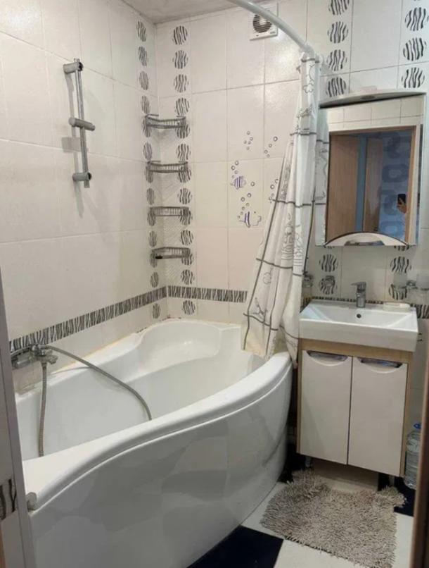 Квартира, 3-кімн., Харьков, Пятихатки, Академика Курчатова проспект