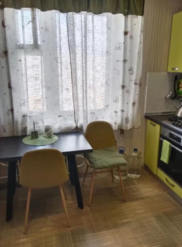 Квартира, 3-кімн., Харьков, Песочин, Квартальная
