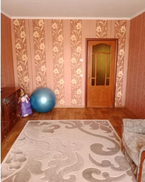 Квартира, 3-кімн., Харьков, Песочин, Квартальная