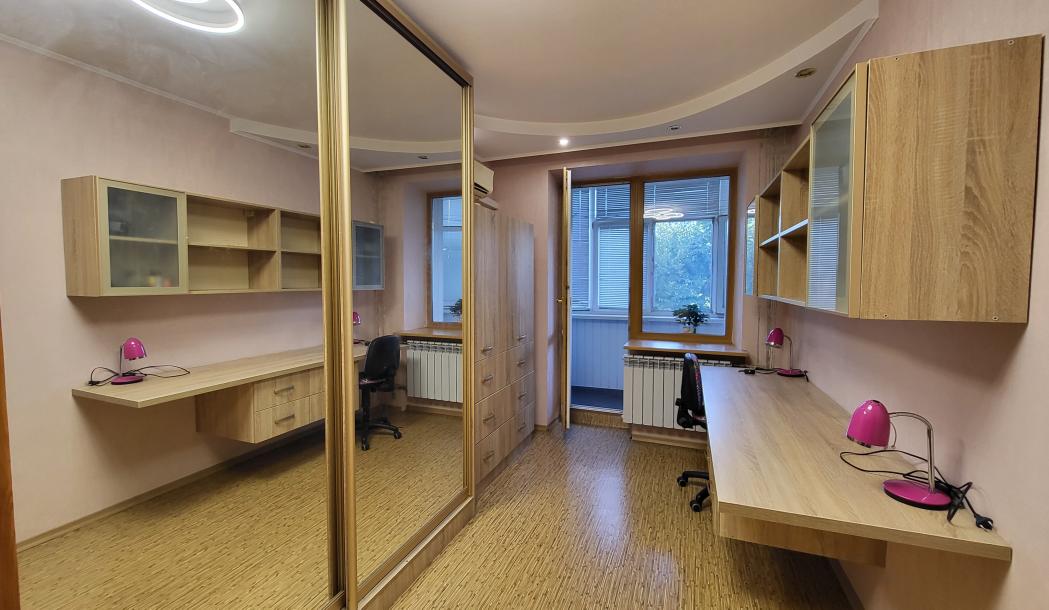 Квартира, 3-кімн., Харьков, Новые Дома, Льва Ландау пр.