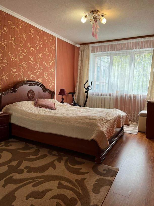 Квартира, 2-кімн., Харьков, 606м/р, Тракторостроителей просп.