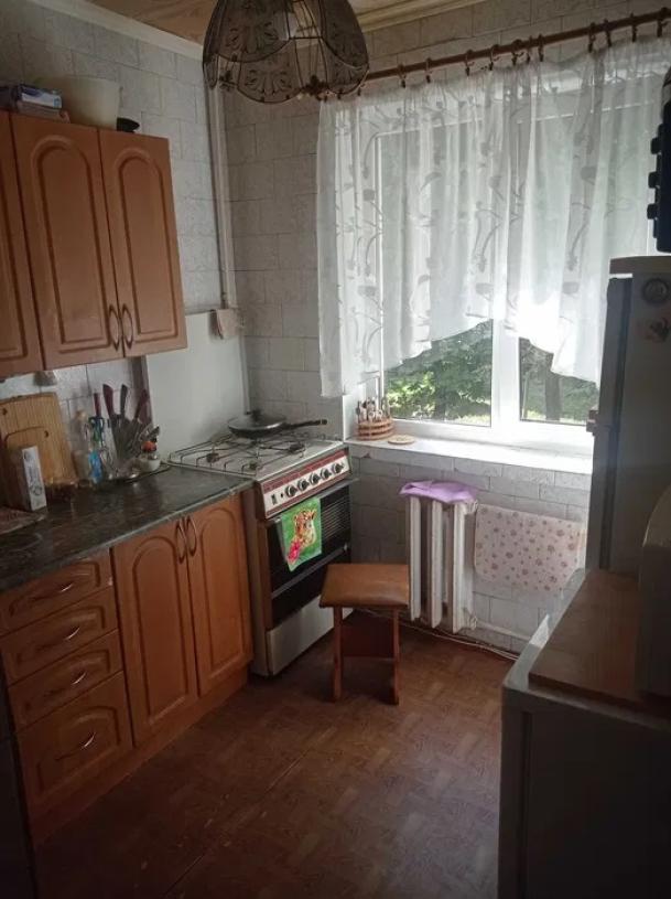 Квартира, 3-кімн., Харьков, ХТЗ, Генерала Момота (3-й Интернационал)