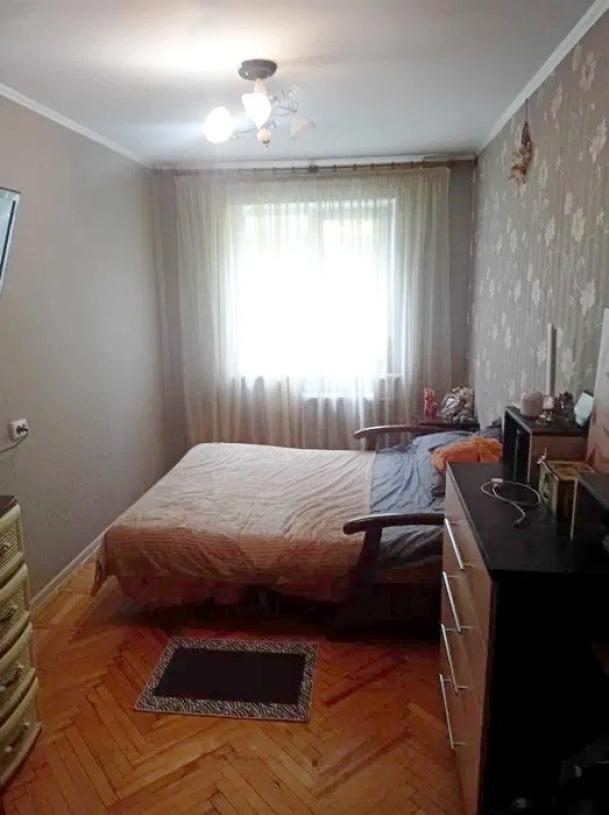 Квартира, 3-кімн., Харьков, ХТЗ, Генерала Момота (3-й Интернационал)