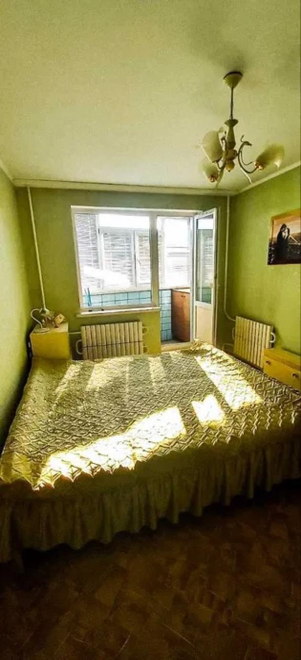 Квартира, 3-кімн., Харьков, Рогань жилмассив, Луи Пастера